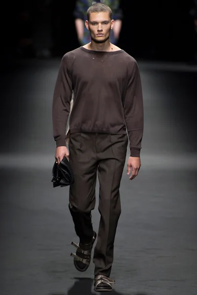 Look 3